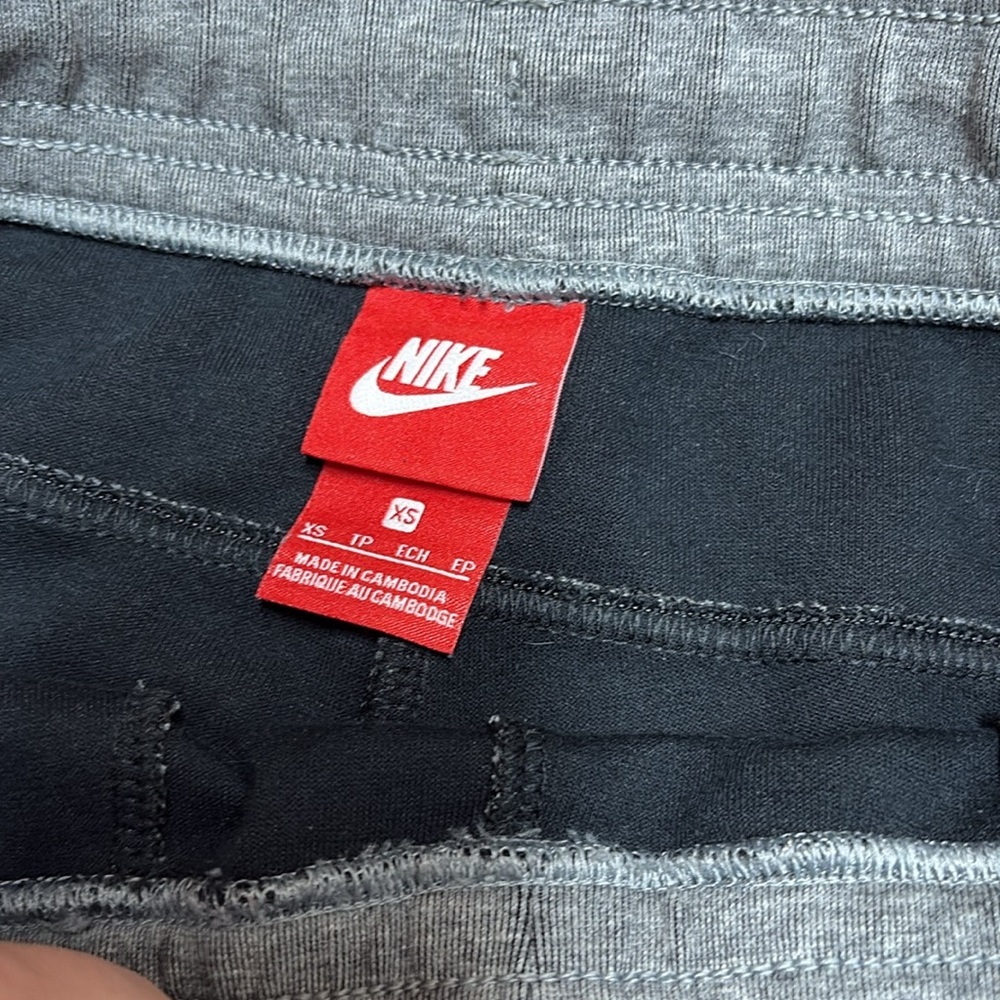Nike Tech Fleece Sweatpants - Picture 4 of 4
